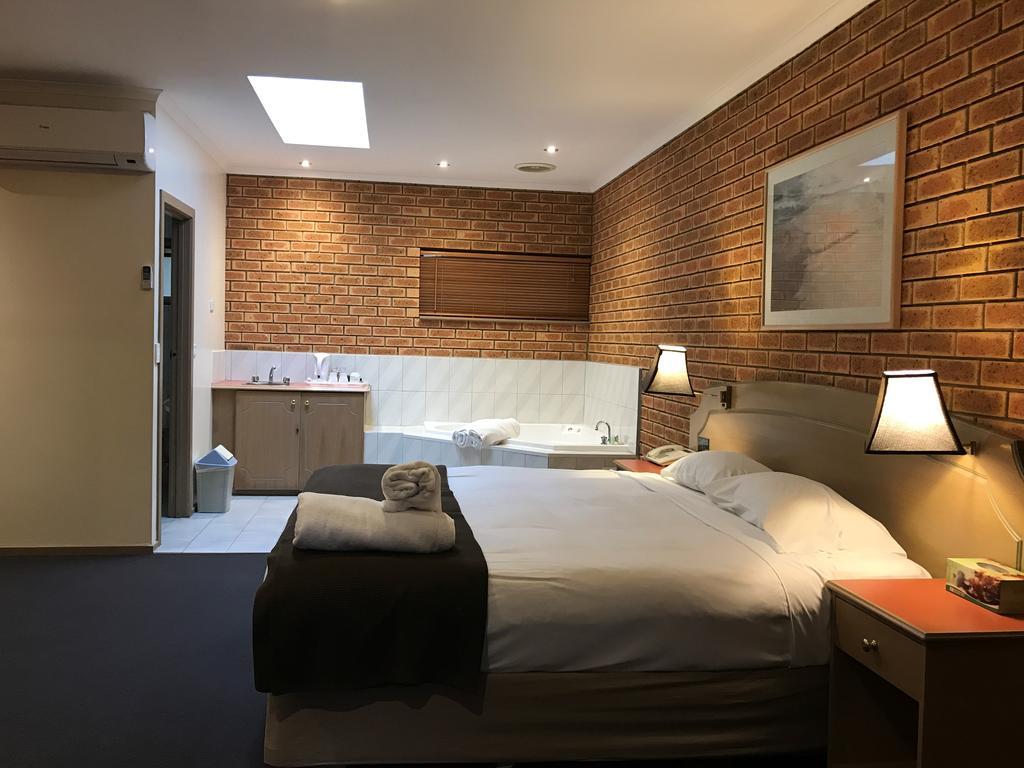 Eltham Motor Inn Melbourne Bagian luar foto