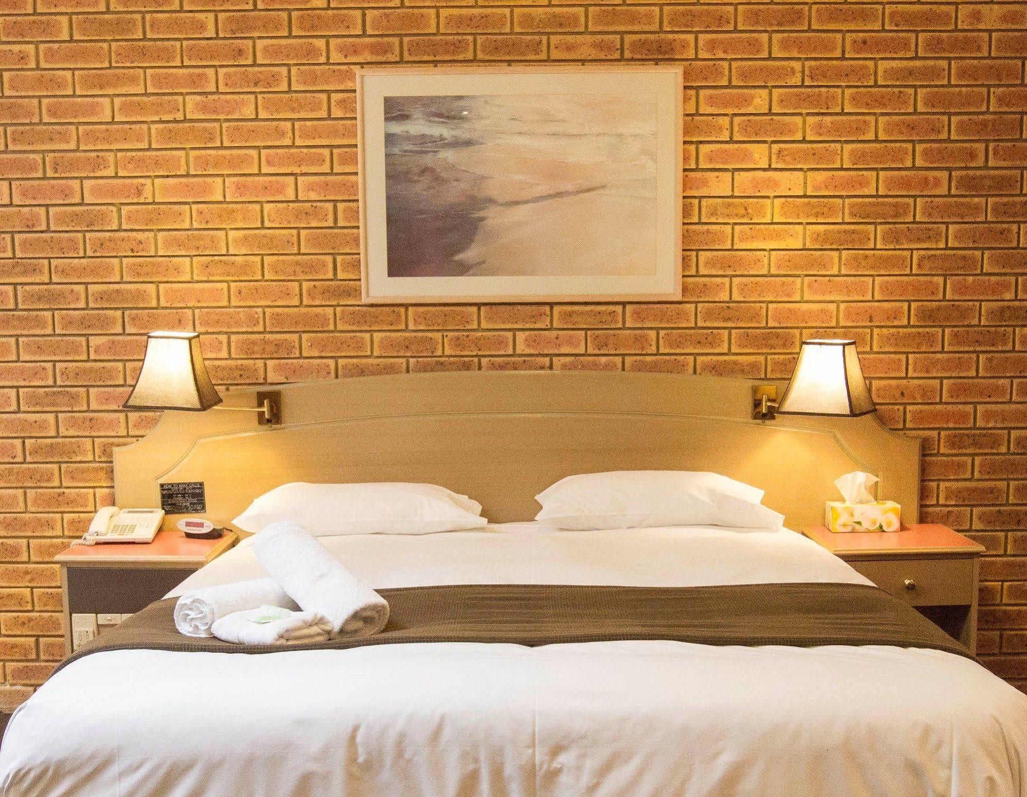 Eltham Motor Inn Melbourne Bagian luar foto